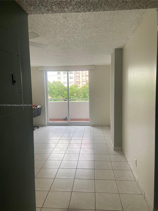 Active With Contract: $1,700 (1 beds, 1 baths, 603 Square Feet)