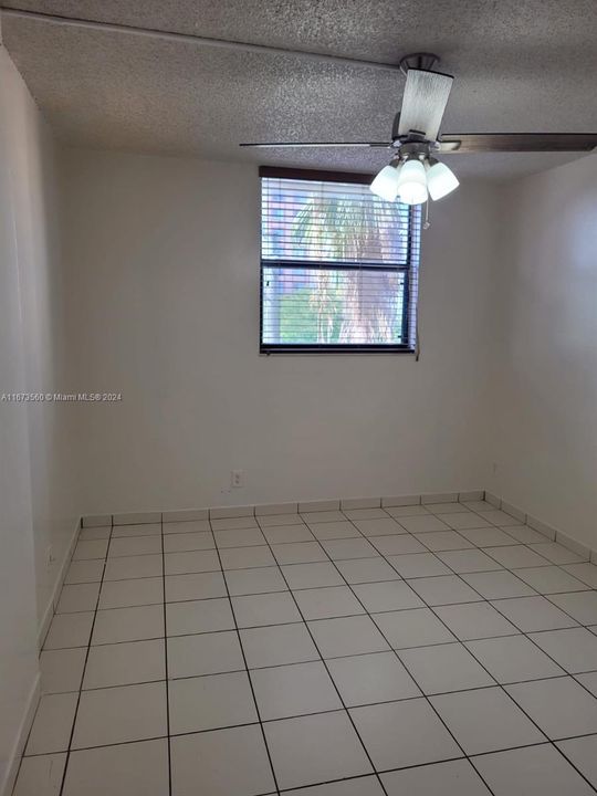 Active With Contract: $1,700 (1 beds, 1 baths, 603 Square Feet)