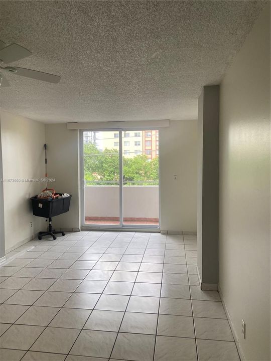 Active With Contract: $1,700 (1 beds, 1 baths, 603 Square Feet)