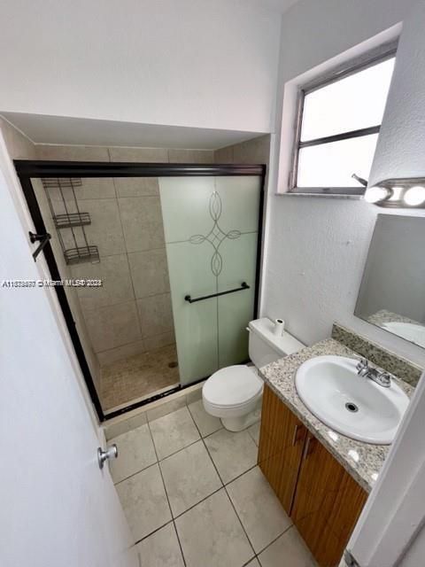 En Venta: $400,000 (3 camas, 2 baños, 1900 Pies cuadrados)