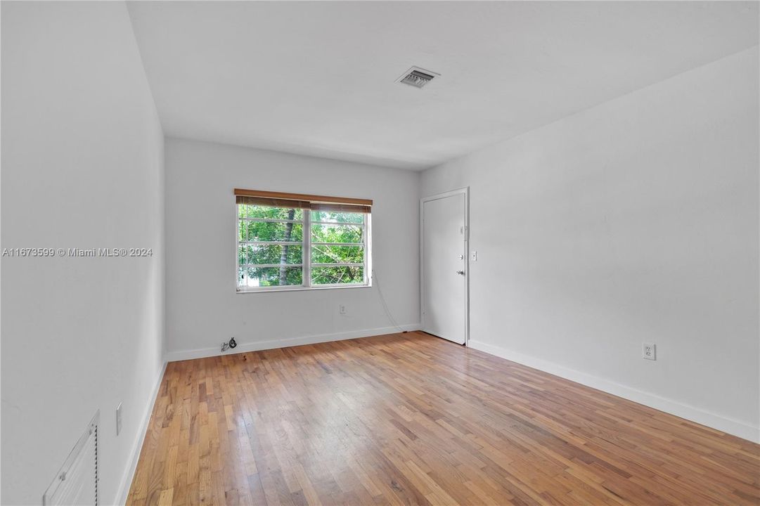 For Rent: $2,300 (1 beds, 1 baths, 3120 Square Feet)