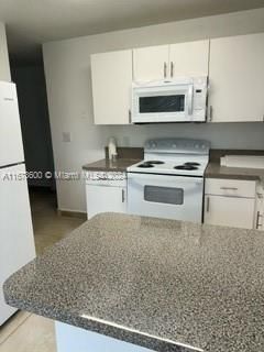 For Rent: $3,400 (3 beds, 2 baths, 1217 Square Feet)