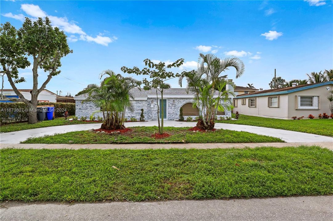 For Sale: $649,900 (4 beds, 2 baths, 1080 Square Feet)