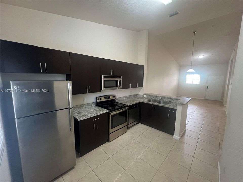 Active With Contract: $2,260 (2 beds, 2 baths, 1001 Square Feet)