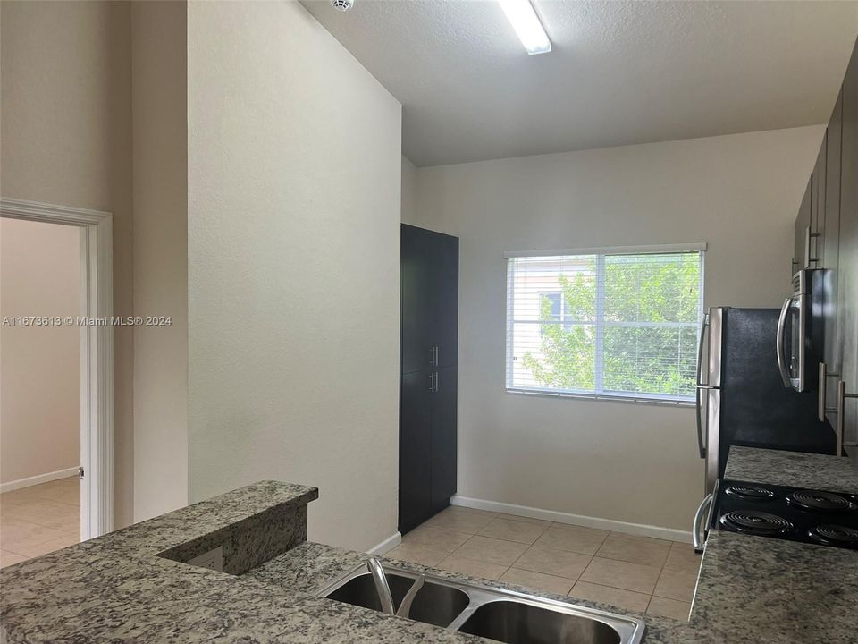 Active With Contract: $2,260 (2 beds, 2 baths, 1001 Square Feet)