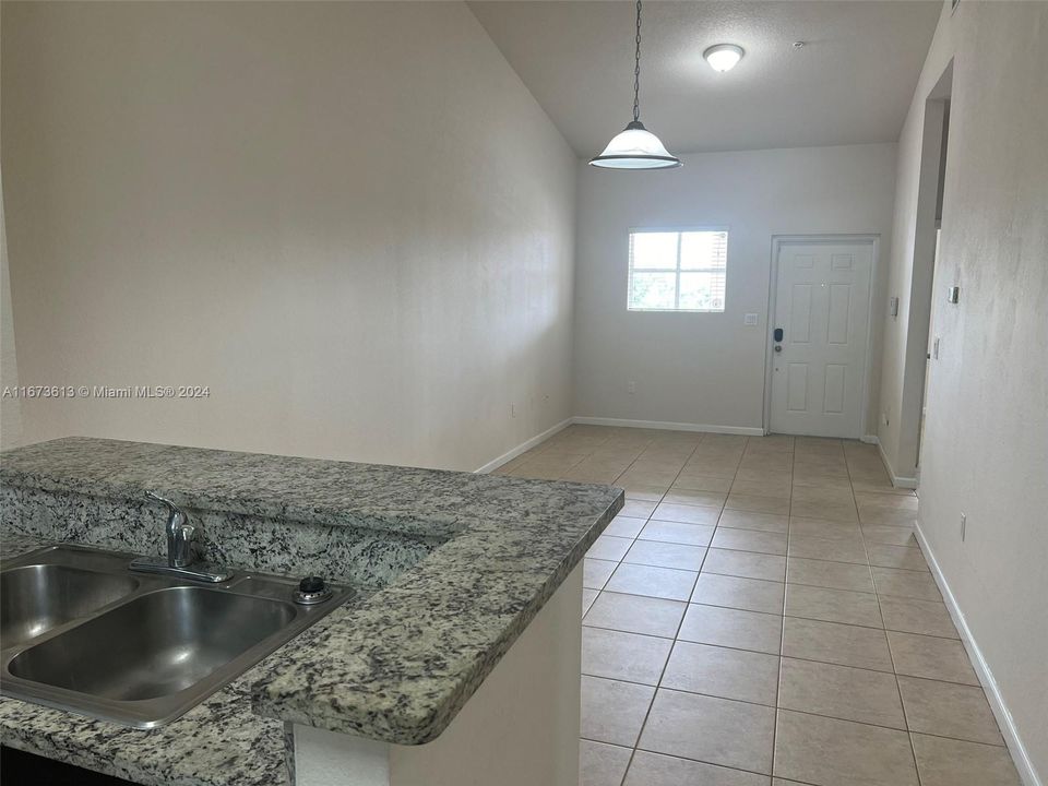 Active With Contract: $2,260 (2 beds, 2 baths, 1001 Square Feet)