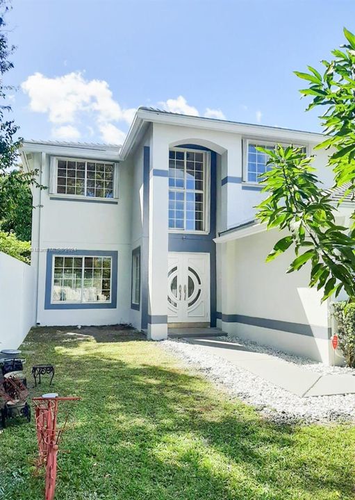 En Venta: $695,000 (4 camas, 2 baños, 2276 Pies cuadrados)