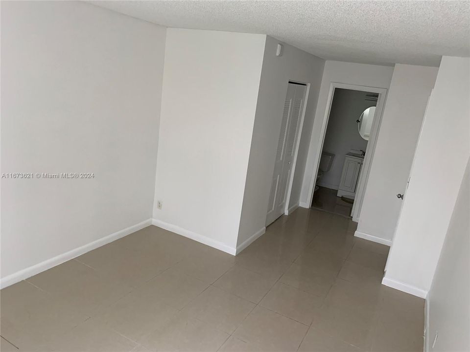 For Sale: $267,000 (2 beds, 2 baths, 926 Square Feet)