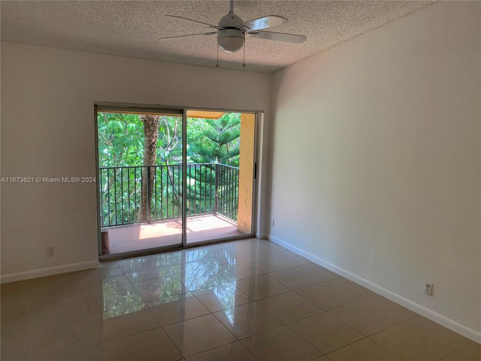 For Sale: $267,000 (2 beds, 2 baths, 926 Square Feet)