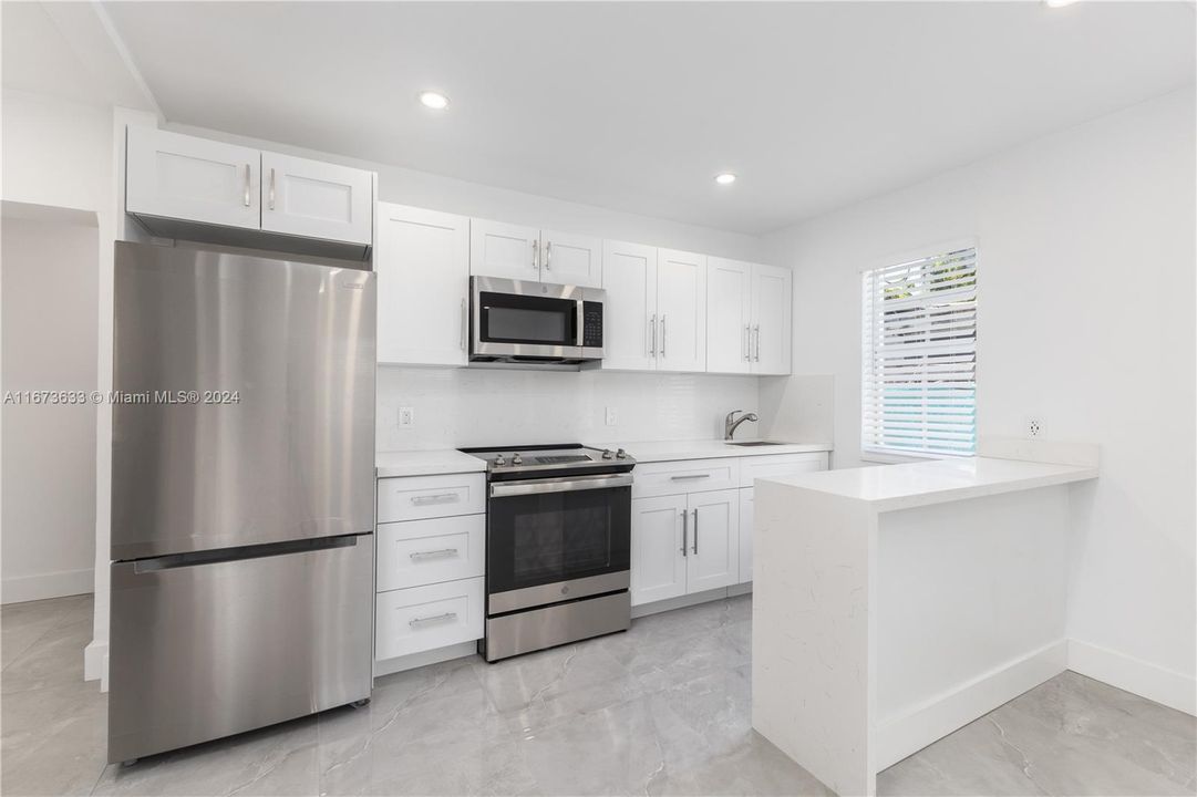 For Sale: $465,000 (2 beds, 2 baths, 1178 Square Feet)