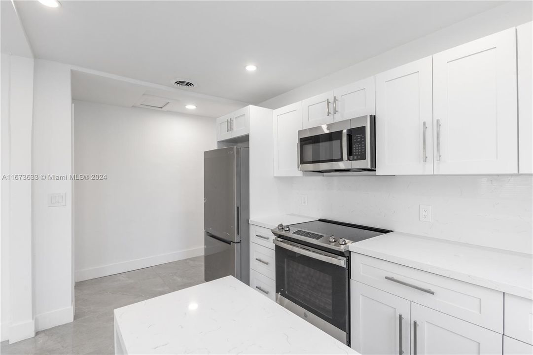 For Sale: $465,000 (2 beds, 2 baths, 1178 Square Feet)