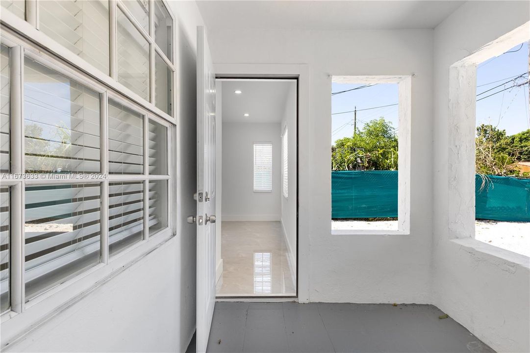 For Sale: $465,000 (2 beds, 2 baths, 1178 Square Feet)