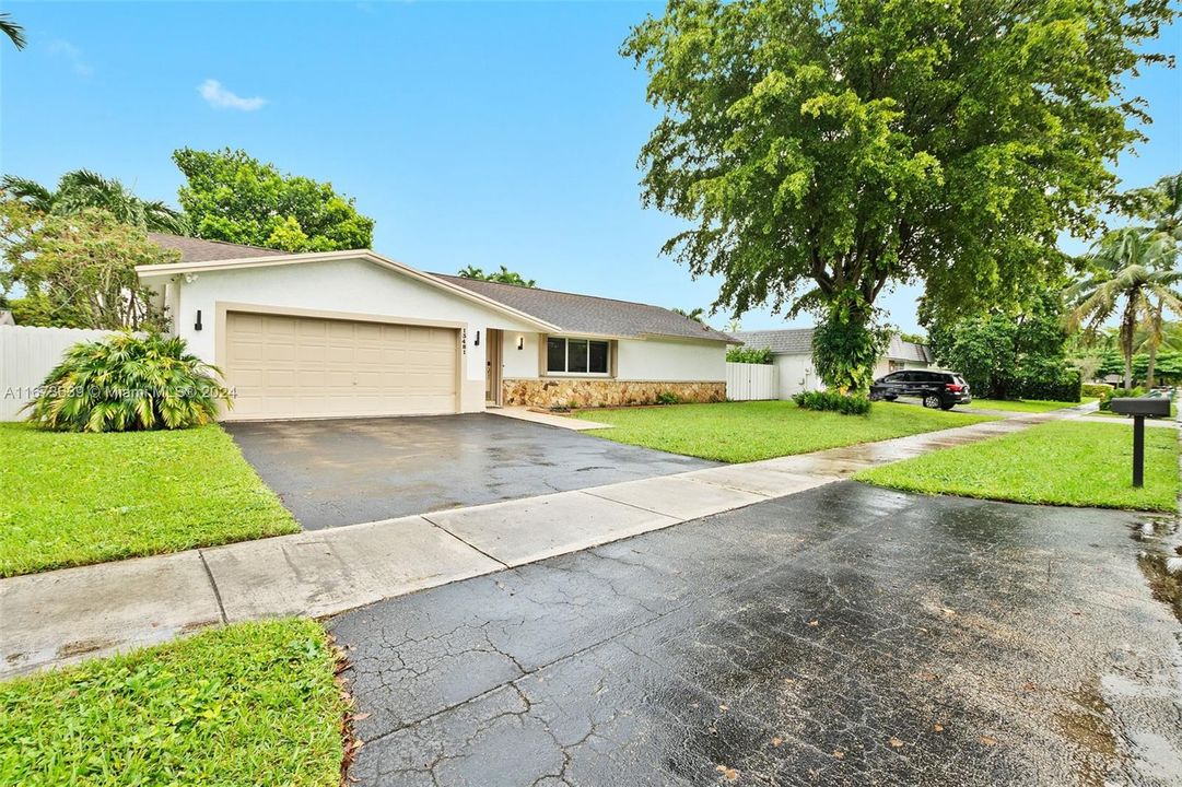 For Sale: $725,000 (4 beds, 2 baths, 1680 Square Feet)