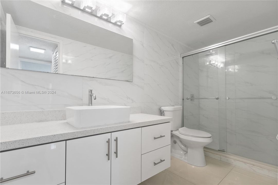 For Sale: $262,000 (1 beds, 1 baths, 810 Square Feet)