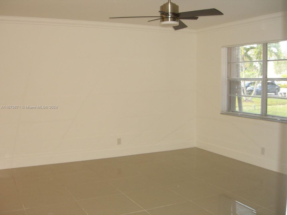 For Rent: $2,100 (2 beds, 1 baths, 900 Square Feet)