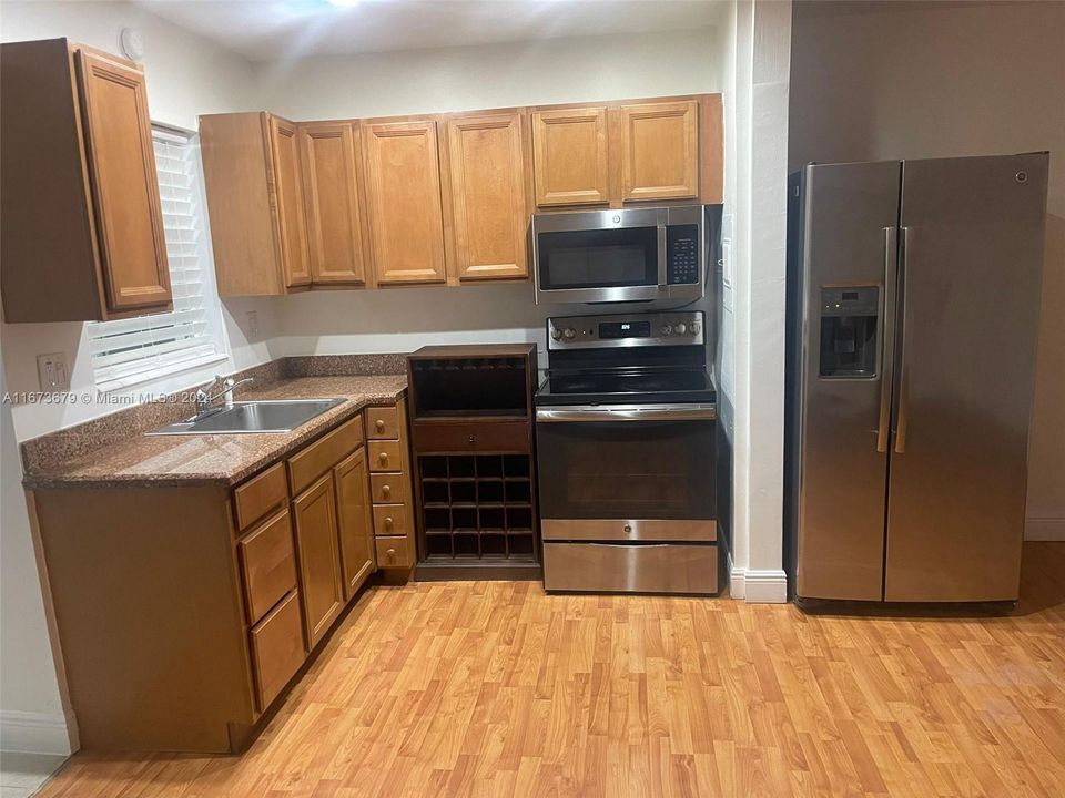 For Rent: $1,850 (1 beds, 1 baths, 620 Square Feet)