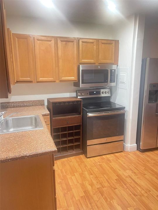 For Rent: $1,850 (1 beds, 1 baths, 620 Square Feet)