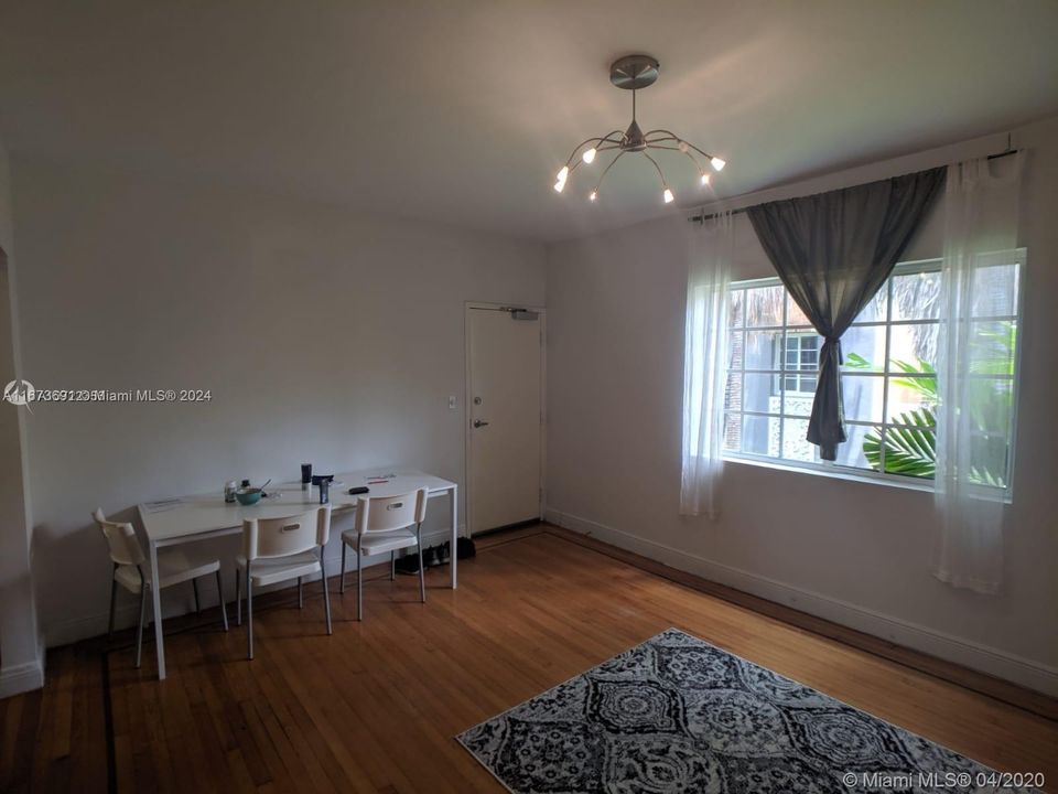 For Sale: $200,000 (1 beds, 1 baths, 570 Square Feet)