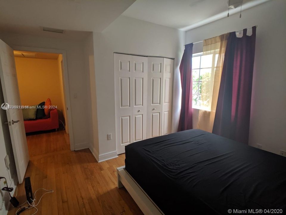 For Sale: $200,000 (1 beds, 1 baths, 570 Square Feet)