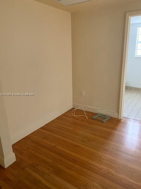 For Sale: $200,000 (1 beds, 1 baths, 570 Square Feet)