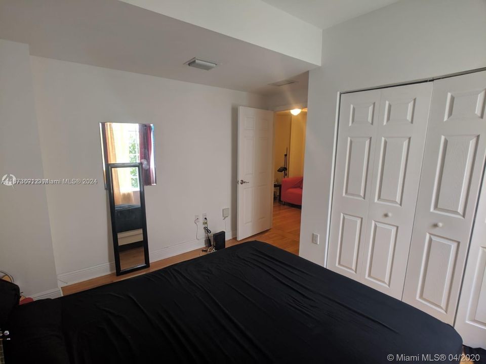 For Sale: $200,000 (1 beds, 1 baths, 570 Square Feet)