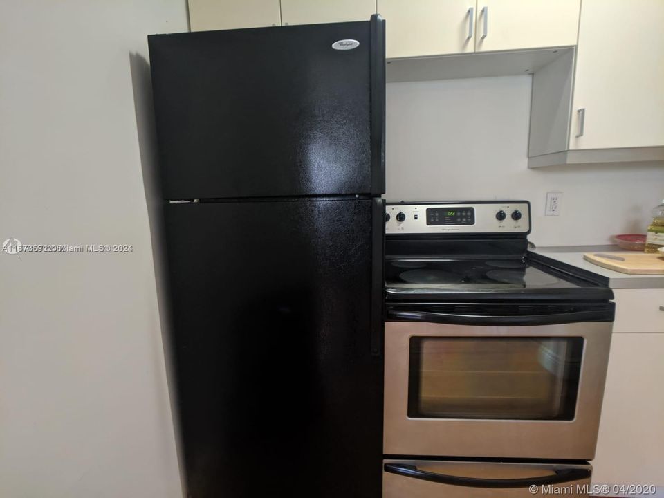 For Sale: $200,000 (1 beds, 1 baths, 570 Square Feet)