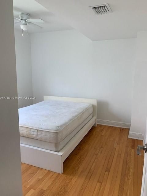 For Sale: $200,000 (1 beds, 1 baths, 570 Square Feet)