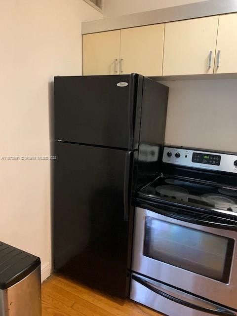 For Sale: $200,000 (1 beds, 1 baths, 570 Square Feet)