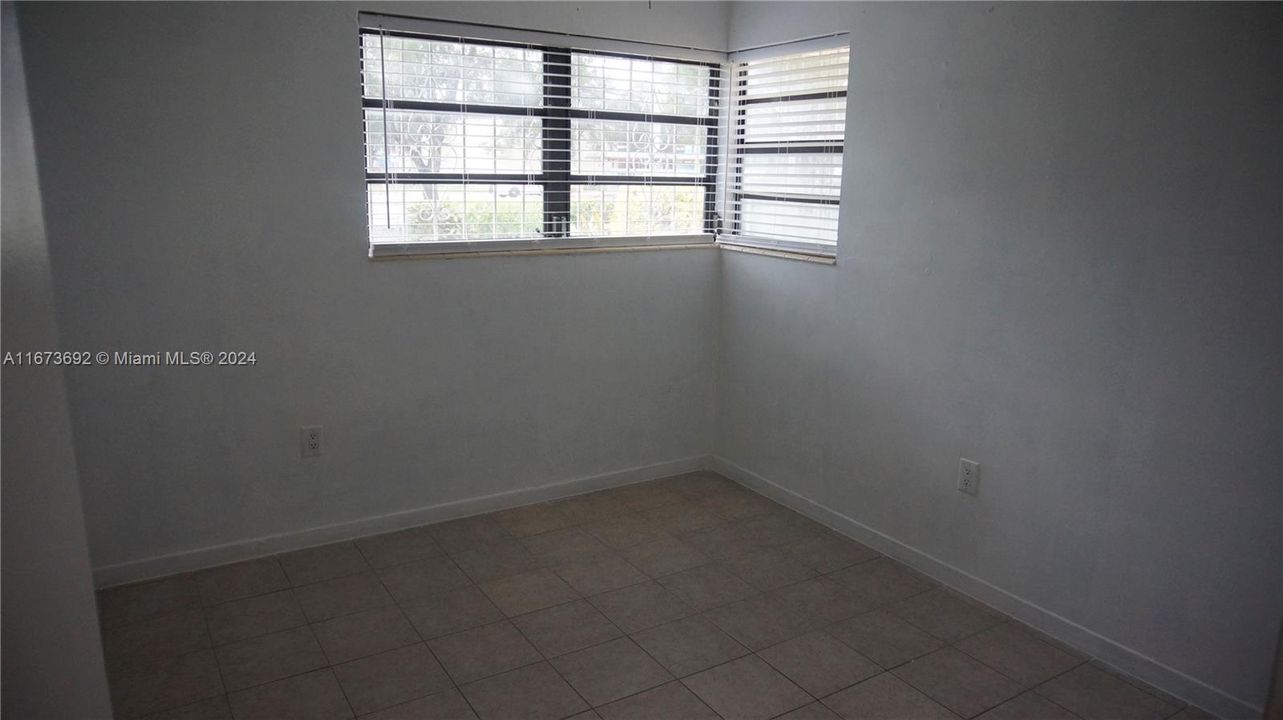 Active With Contract: $3,300 (3 beds, 1 baths, 1223 Square Feet)