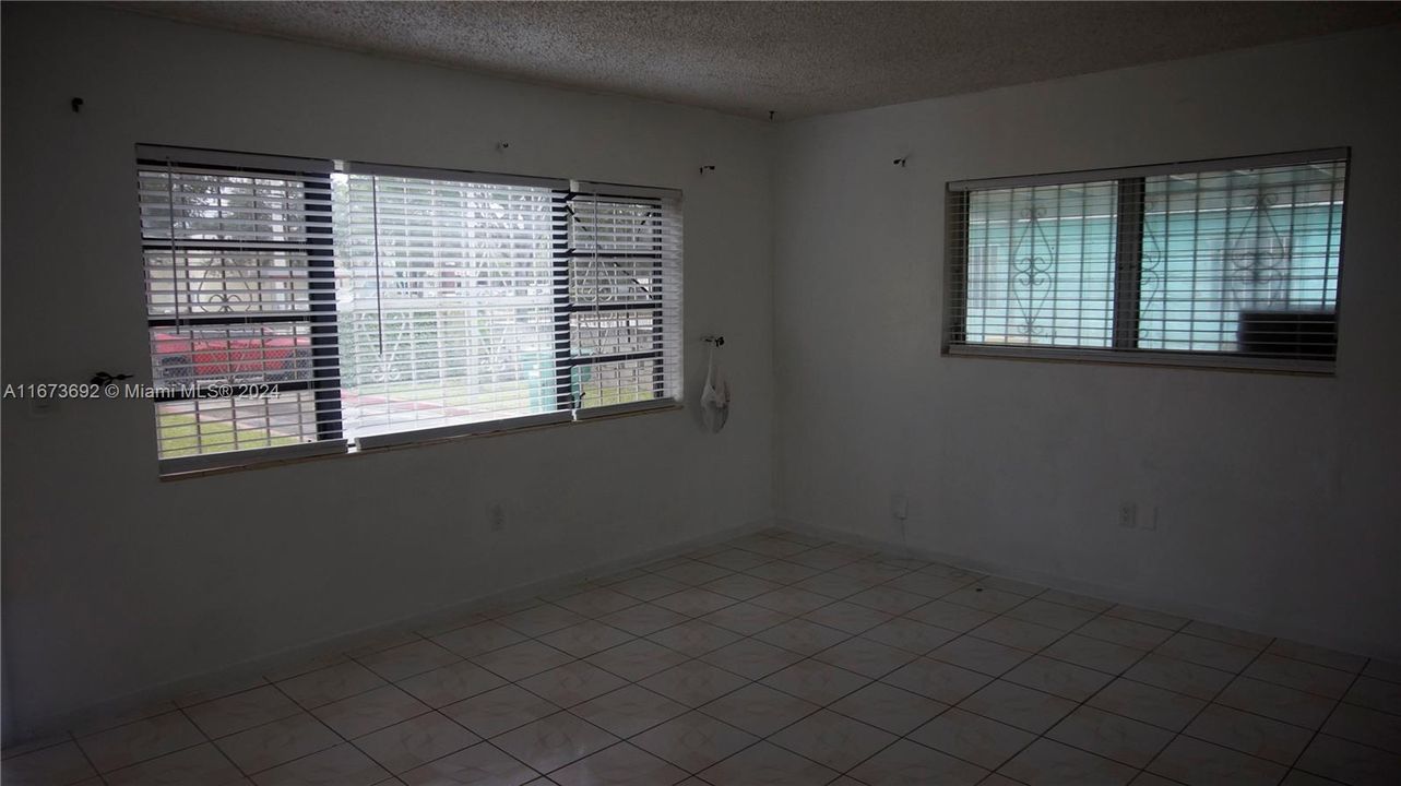 Active With Contract: $3,300 (3 beds, 1 baths, 1223 Square Feet)