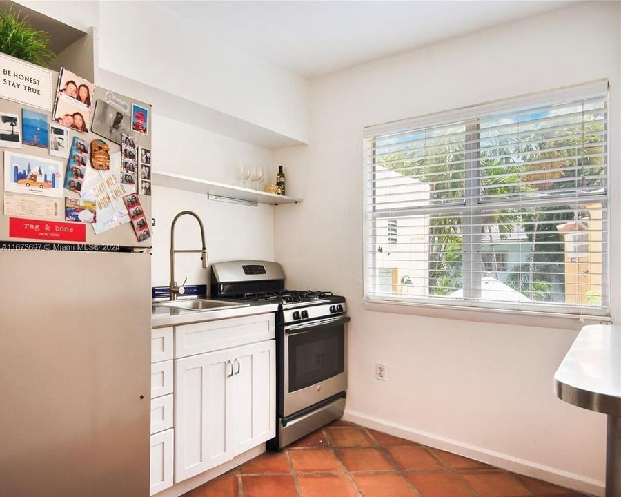 For Sale: $240,000 (1 beds, 1 baths, 540 Square Feet)