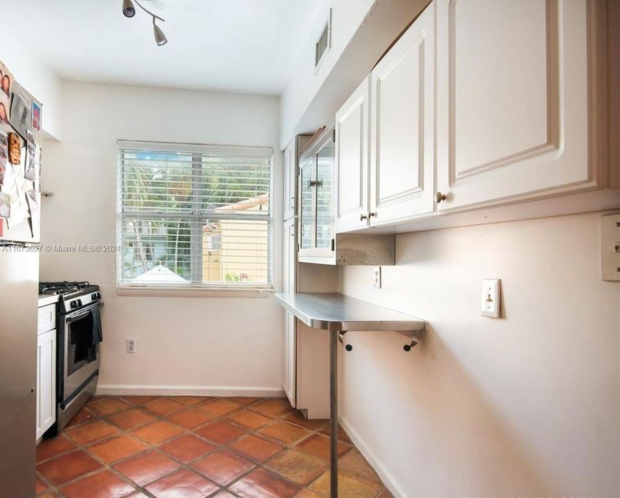 For Sale: $240,000 (1 beds, 1 baths, 540 Square Feet)