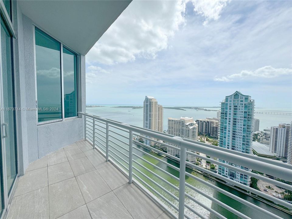 For Sale: $825,000 (2 beds, 2 baths, 1227 Square Feet)