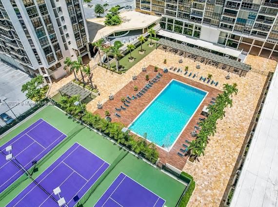 Vendido Recientemente: $695,000 (2 camas, 2 baños, 1424 Pies cuadrados)