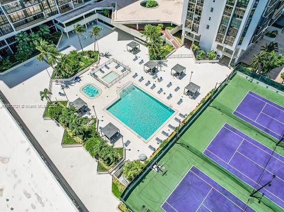 Vendido Recientemente: $695,000 (2 camas, 2 baños, 1424 Pies cuadrados)