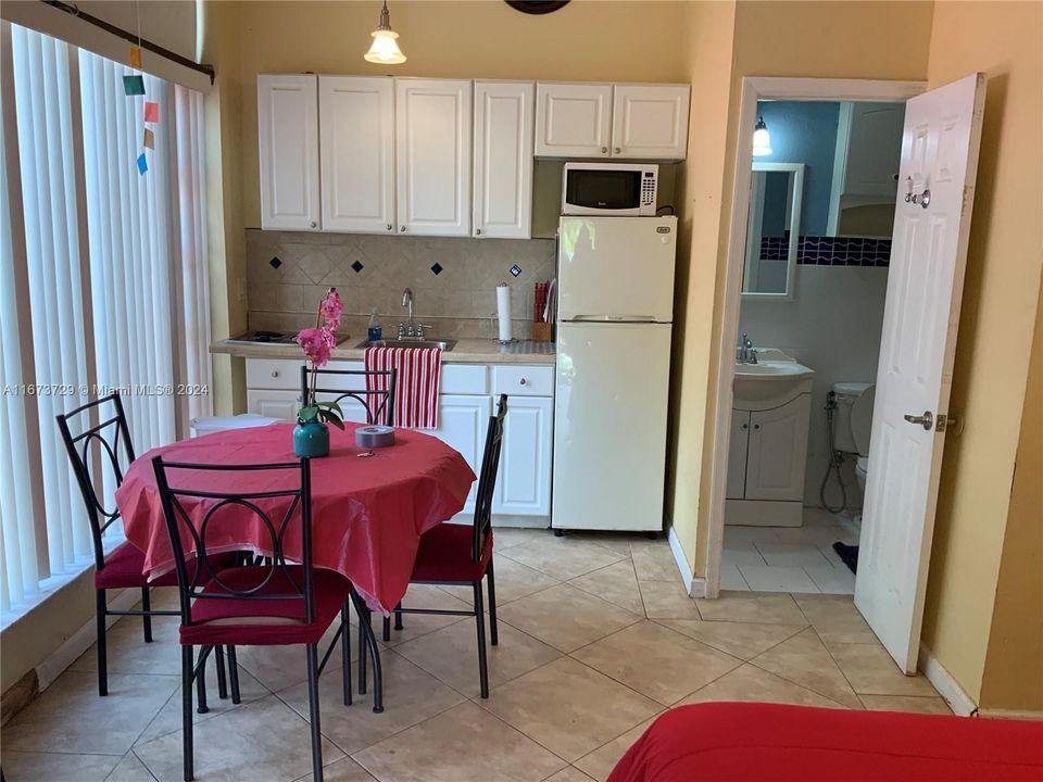 For Rent: $1,500 (0 beds, 1 baths, 430 Square Feet)