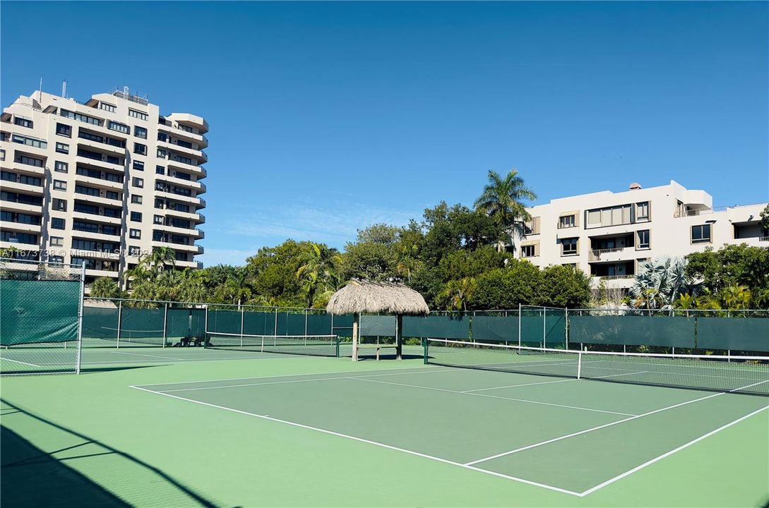 For Sale: $1,350,000 (2 beds, 2 baths, 1600 Square Feet)