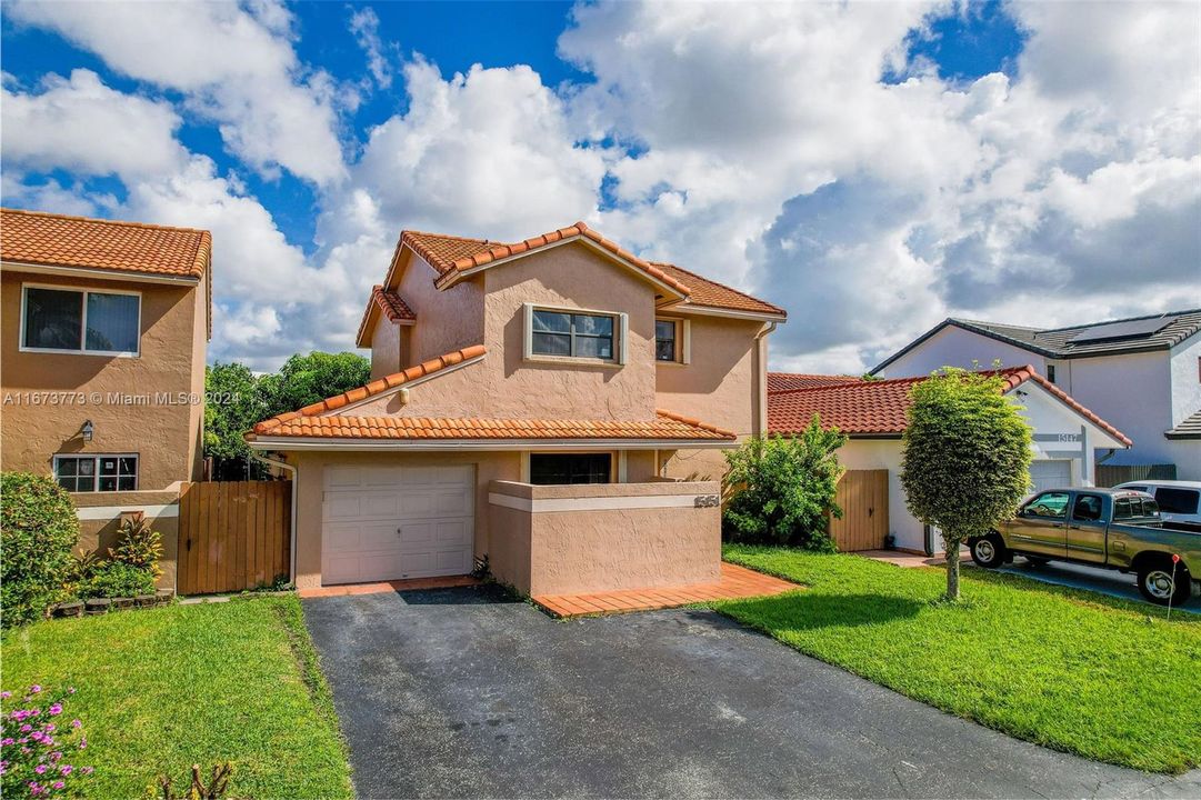 For Sale: $645,000 (3 beds, 2 baths, 1712 Square Feet)