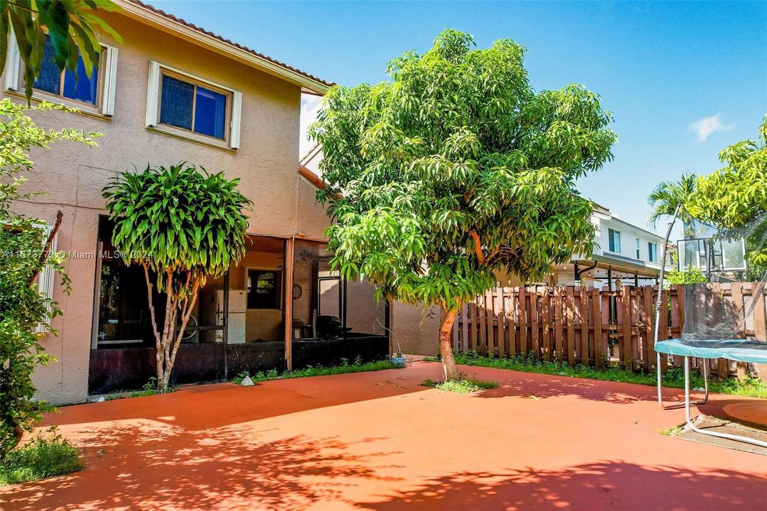 En Venta: $645,000 (3 camas, 2 baños, 1712 Pies cuadrados)