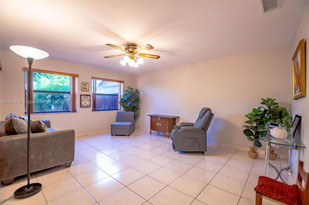 For Sale: $645,000 (3 beds, 2 baths, 1712 Square Feet)