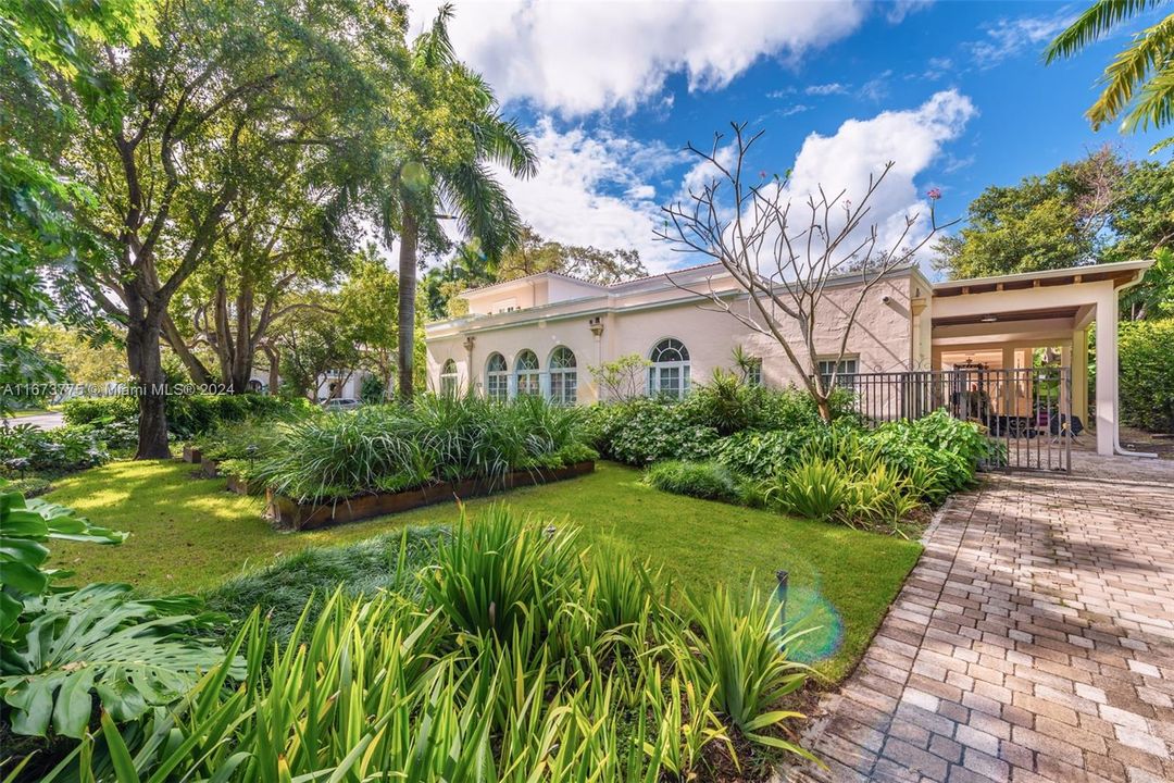 Side Garden & Driveway