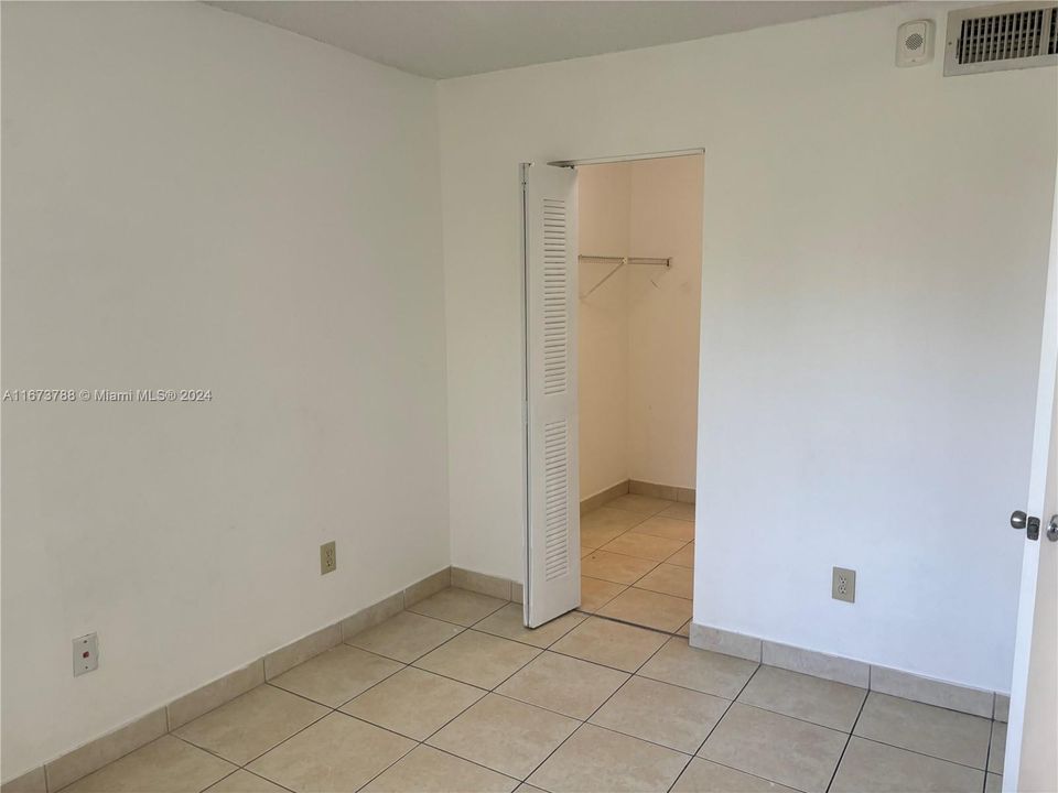 For Sale: $198,500 (1 beds, 1 baths, 600 Square Feet)