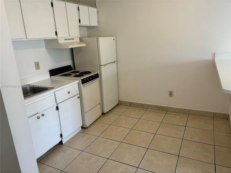 For Sale: $198,500 (1 beds, 1 baths, 600 Square Feet)