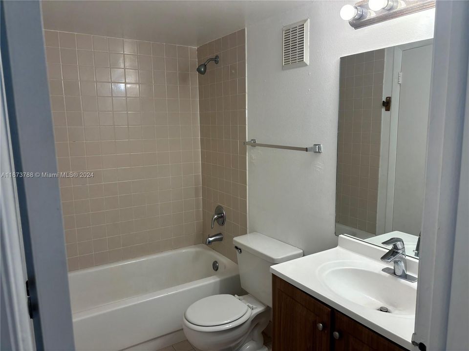 For Sale: $198,500 (1 beds, 1 baths, 600 Square Feet)