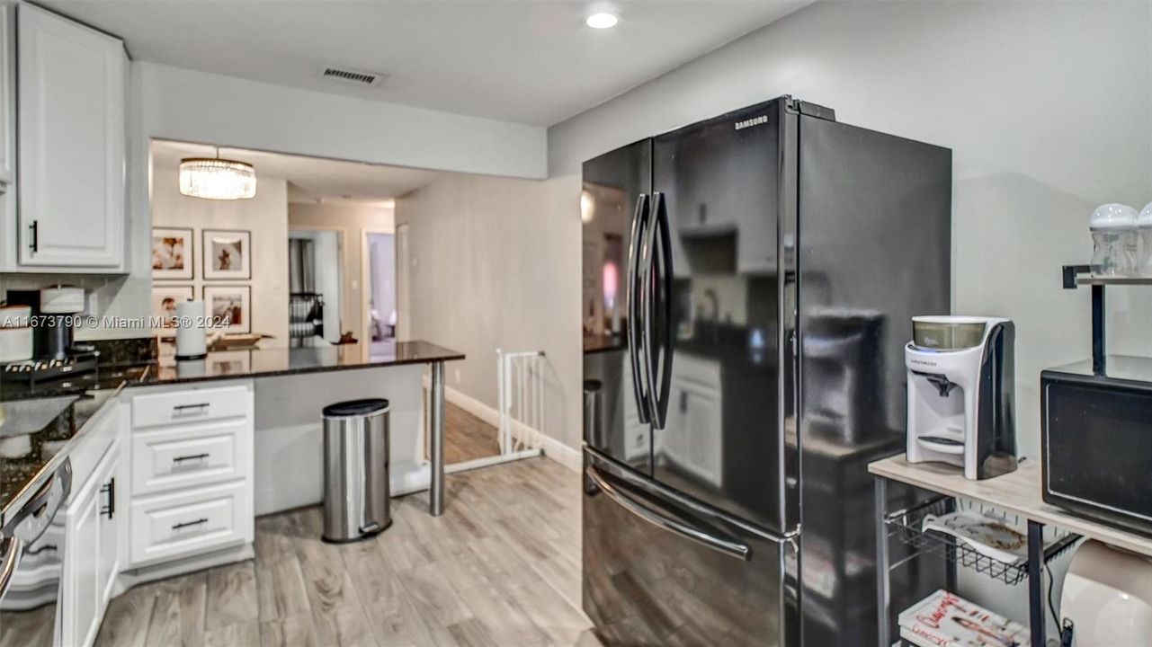 For Sale: $394,900 (2 beds, 2 baths, 1263 Square Feet)