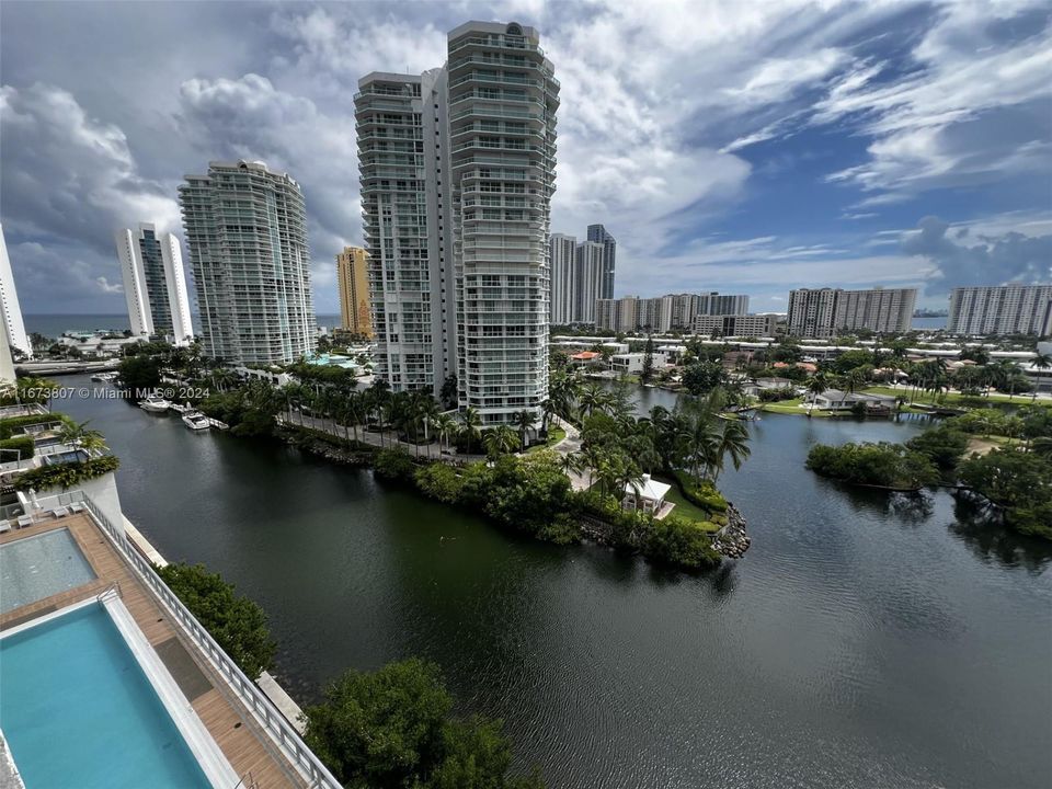 For Sale: $1,999,000 (3 beds, 3 baths, 1892 Square Feet)