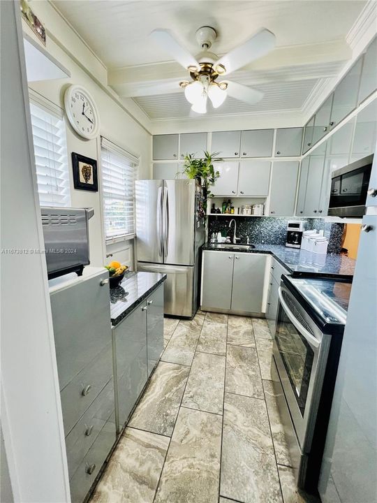 Active With Contract: $189,000 (1 beds, 1 baths, 850 Square Feet)