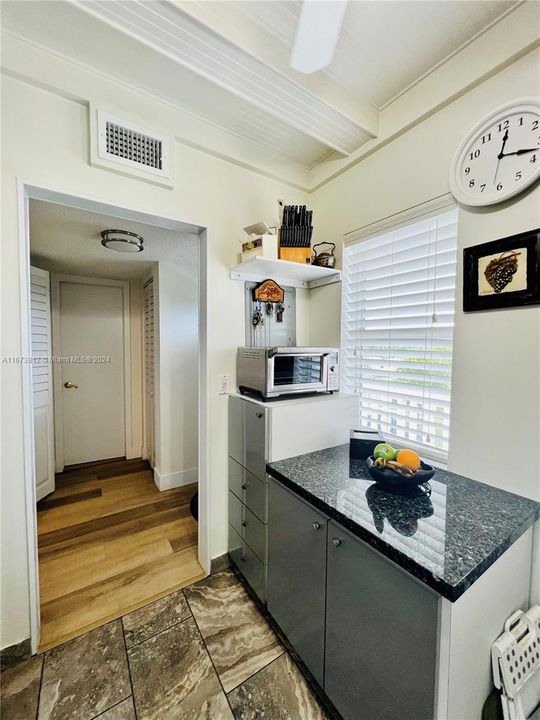 Active With Contract: $189,000 (1 beds, 1 baths, 850 Square Feet)