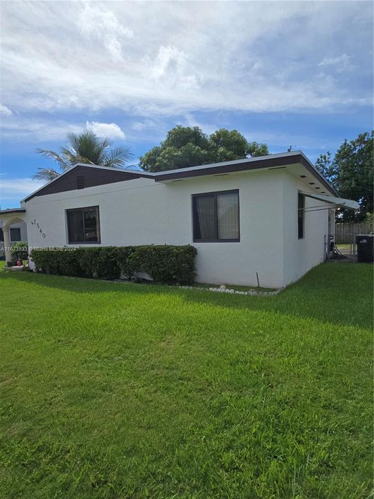 For Sale: $609,000 (4 beds, 2 baths, 1206 Square Feet)