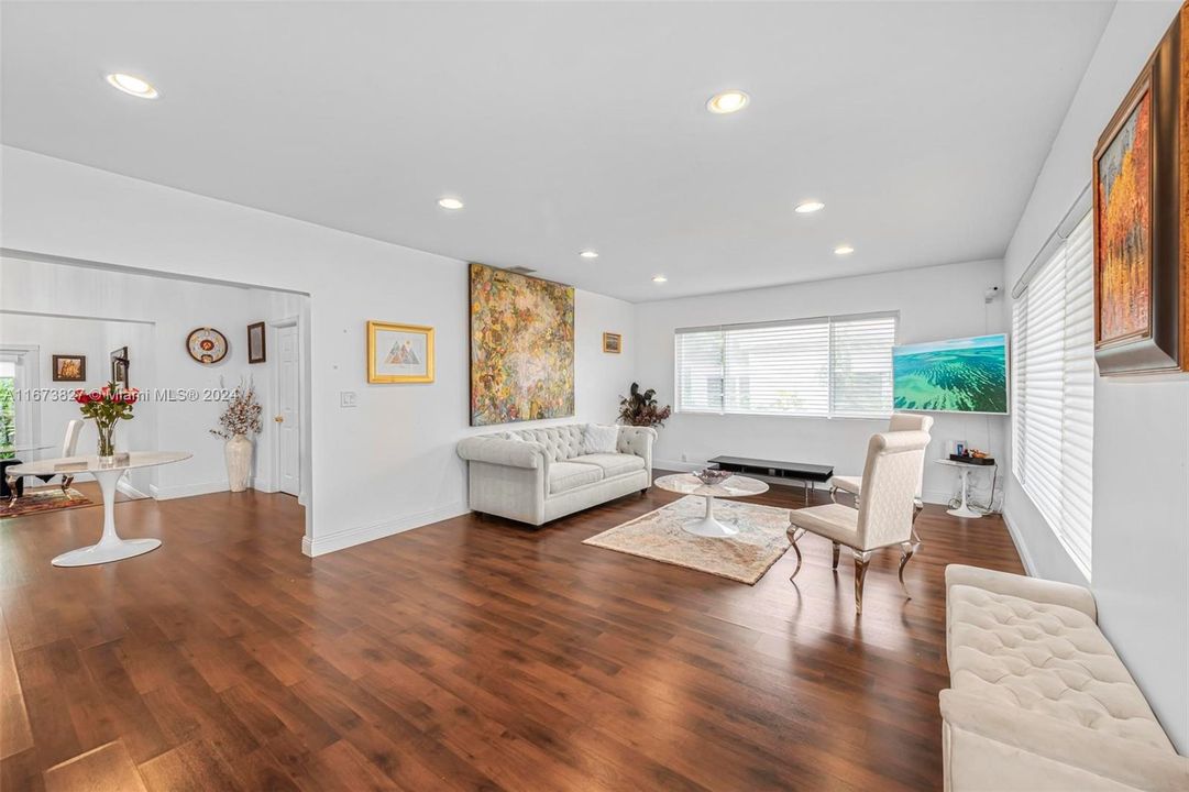 For Sale: $1,225,000 (3 beds, 2 baths, 1801 Square Feet)